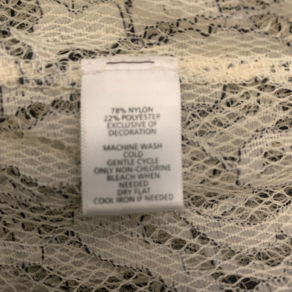 Ann Taylor Cream Floral Lace Sheer Top Size XS - Picture 10 of 10